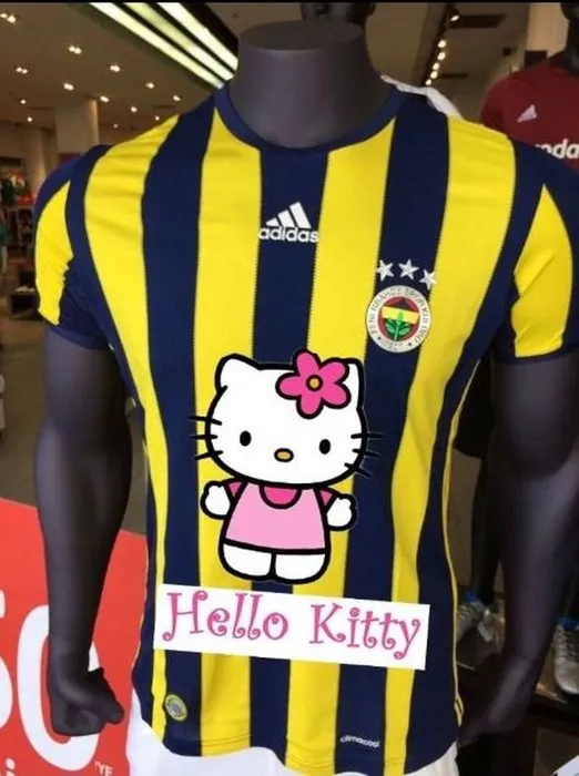 Hello Kitty sponsor oldu sosyal medya yıkıldı!