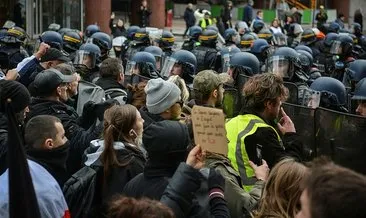 Paris’te sarı yelekliler sokaklara indi: Hükümete karşı protesto