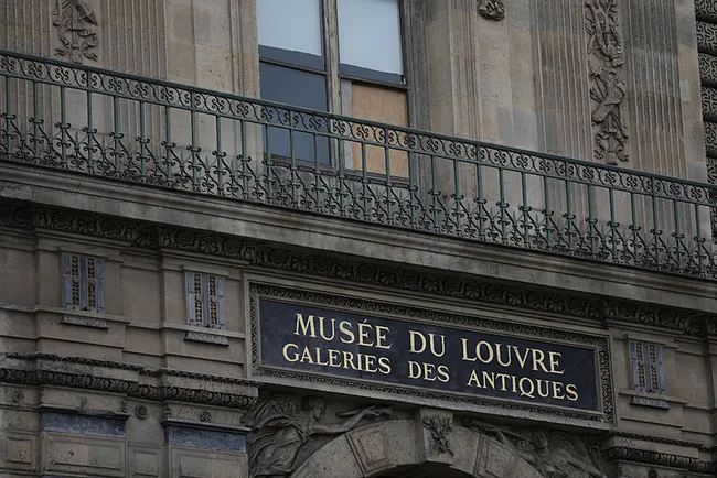 SON DAKİKA… Louvre Müzesi soygunu sonrası dikkat çeken iddia: Çaldıkları paha biçilemez mücevherleri böyle satacaklar!