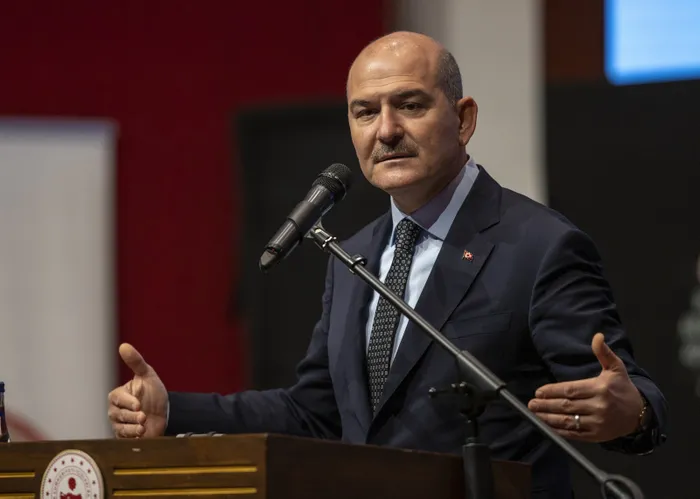 son-dakika-bakan-soyludan-siginmacilar-uzerinden-yapilan-provokasyona-sert-tepki-bunlari-operasyon-cocuklari-p-1651756714751.jpg SON DAKİKA: Bakan Soylu'dan sığınmacılar üzerinden yapılan provokasyona sert tepki!
