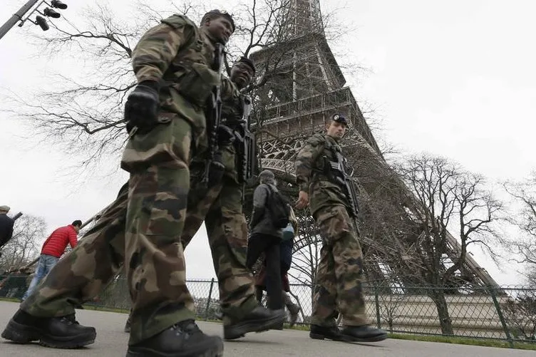 Fransa’da ordu sokaklarda