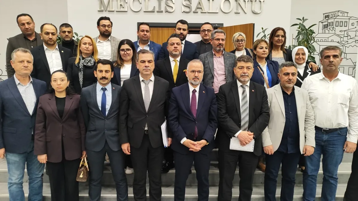 Cemil Tugay belediye meclisinde AK Parti grubuna söz vermeden oturumu kapatmıştı! Grup Başkanvekili Yıldız, Başkan Tugay’a sert çıktı! Cemil Tugay belediye meclisinde AK Parti grubuna söz vermeden oturumu kapatmıştı! Grup Başkanvekili Yıldız, Başkan Tugay’a sert çıktı!