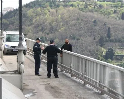 FSM Köprüsü’nde intihar
