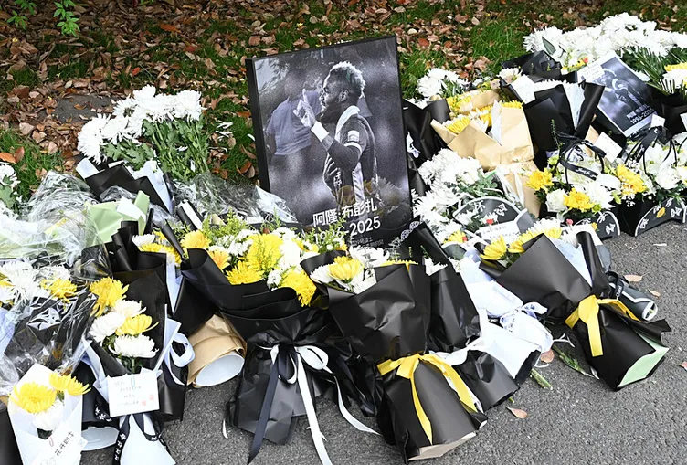 Aaron Boupendza’nın ölümü hiçe sayıldı! Takım arkadaşlarının gol sevinci büyük tepkilere sebep oldu