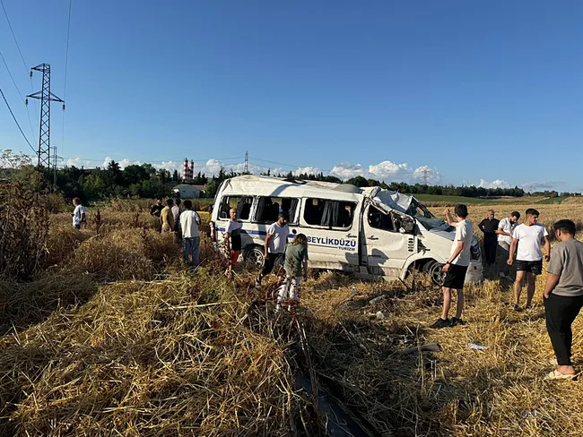 silivride-yolcu-minibusu-devrildi-2-kisi-oldu-10-kisi-yaralandi-1782581538869.jpg