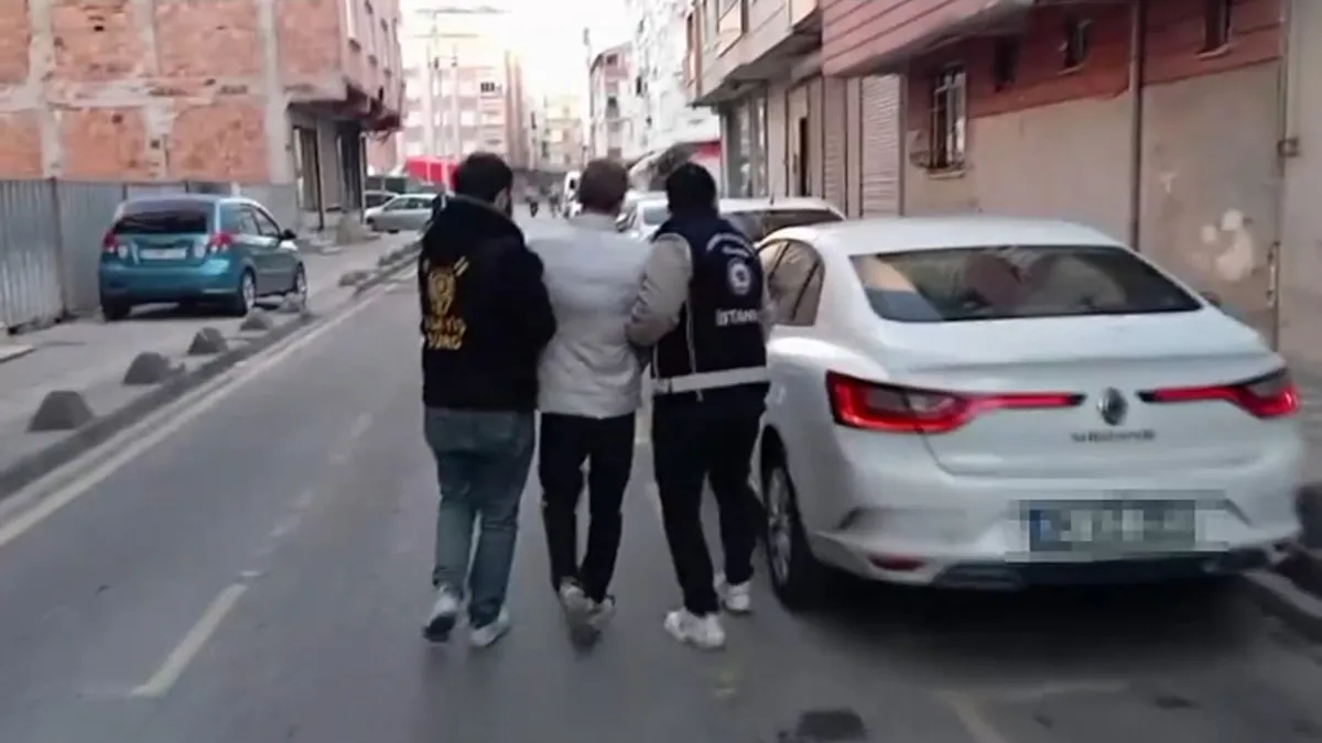 İstanbul merkezli 6 ilde “sahte belgelerle ikamet izni” operasyonu: 51 gözaltı İstanbul merkezli 6 ilde “sahte belgelerle ikamet izni” operasyonu: 51 gözaltı