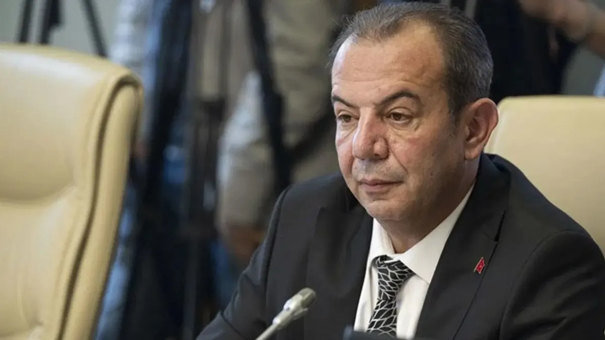 Tanju Özcan Cumhuriyet Halk Partisi'nden istifa etti