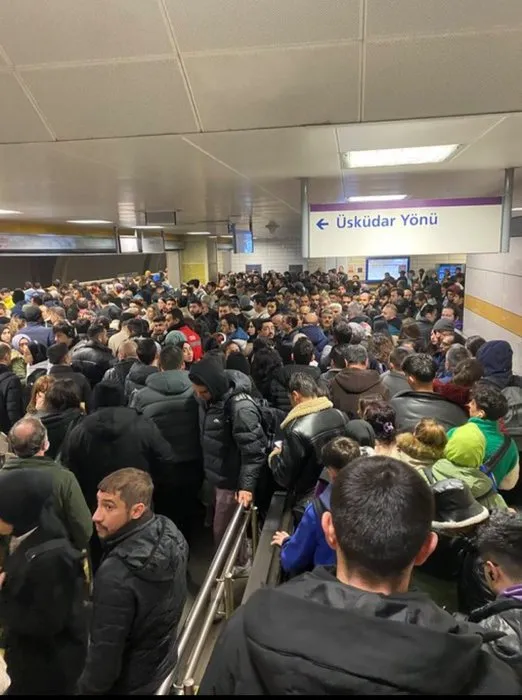 İBB yine çuvalladı! Üsküdar-Çekmeköy metrosu arızalandı