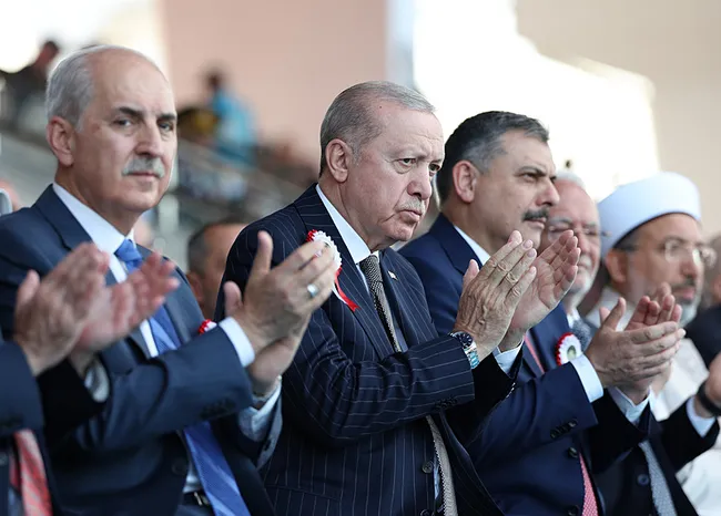 baskan-erdogan-yeni-mezun-polislere-seslendi-pusulaniz-vicdan-hedefiniz-adalet-olsun-1782412353120.jpeg Başkan Erdoğan yeni mezun polislere seslendi: Pusulanız vicdan, hedefiniz adalet olsun