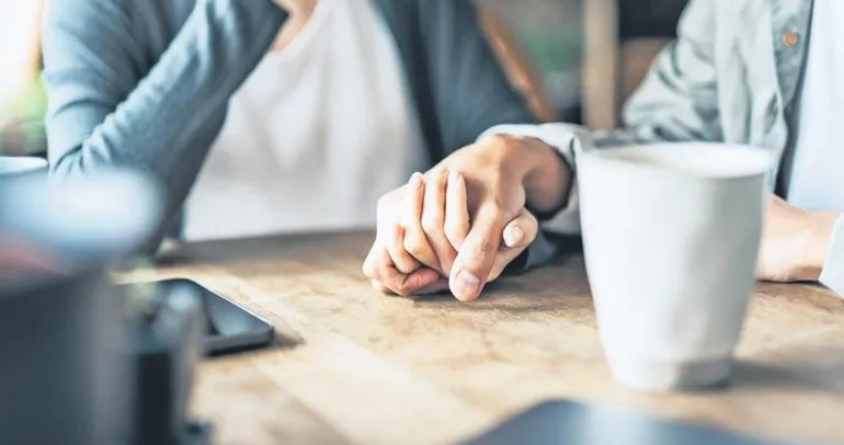 Sevdikçe kusurları örtüyoruz