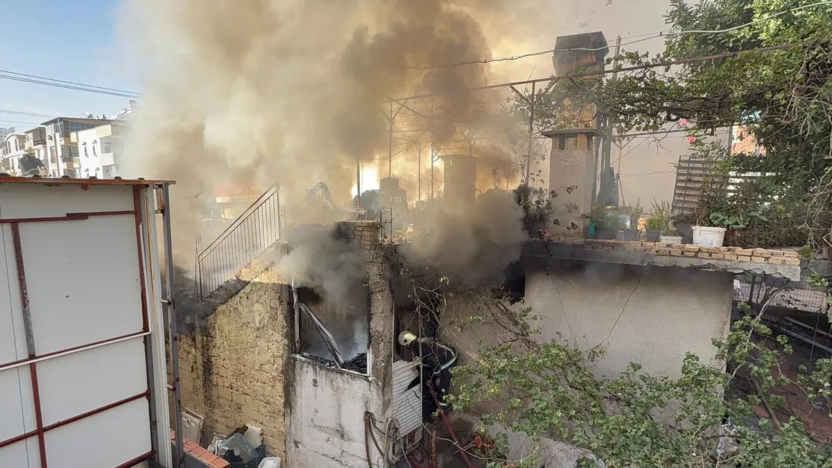 Antalya’da korkutan yangın: Yaşlı çift alevlerin arasında kaldı! Antalya’da korkutan yangın: Yaşlı çift alevlerin arasında kaldı!