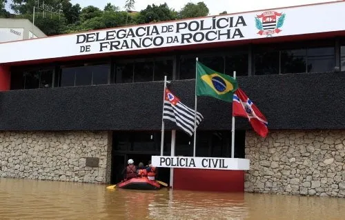 Brezilya’da sel suları yüzlerce can aldı
