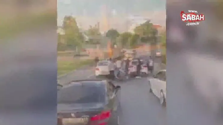 Hem darp edip hem aracına zarar verdiler… İki maganda gözaltına alındı | Video
