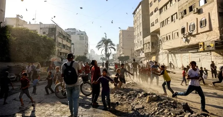 Siyonistlerden ’Gazze’nin tamamını terk edin’ çağrısı: Broşürler dört bir yana bırakıldı!