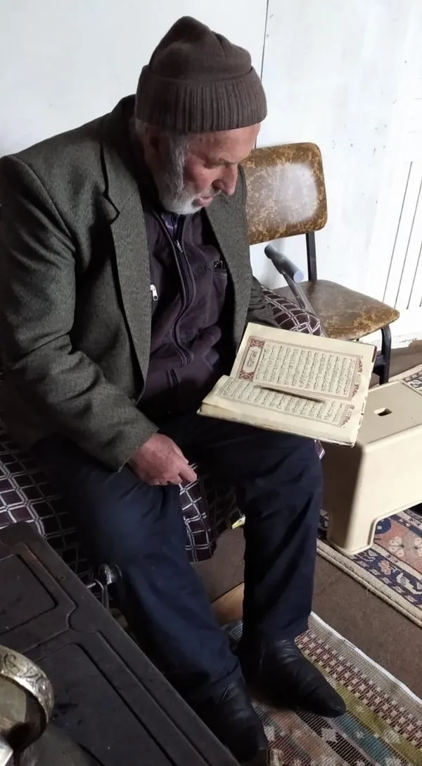 Ali Sevindik'in Kur'an Okurken Görüntüsü