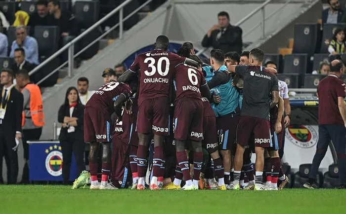 kadikoyde-fenerbahceye-soguk-dus-trabzonspor-seriyi-bozdu-1699124132881.jpeg