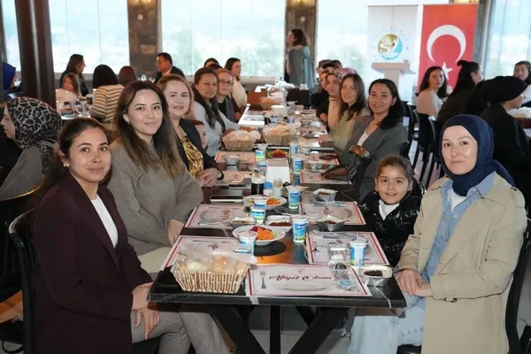 baskan-akdenizli-kadin-personeliyle-iftarda-bulustu-1773079524107.jpg