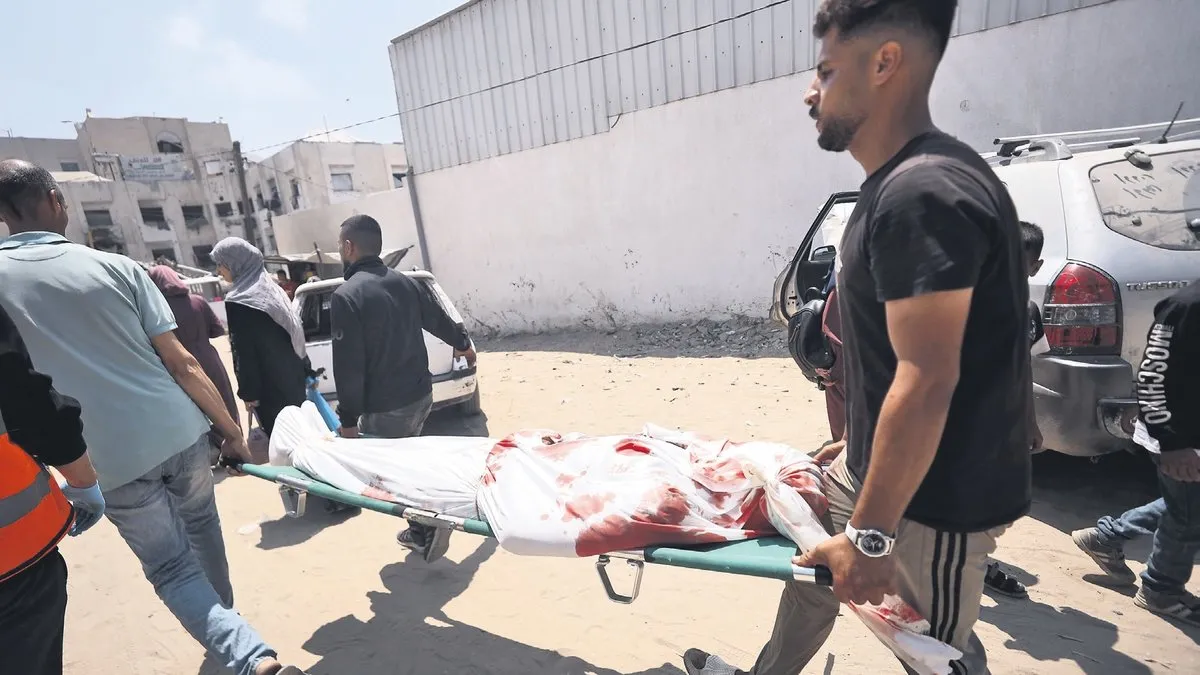Aç çocuklara bomba yağdırdılar