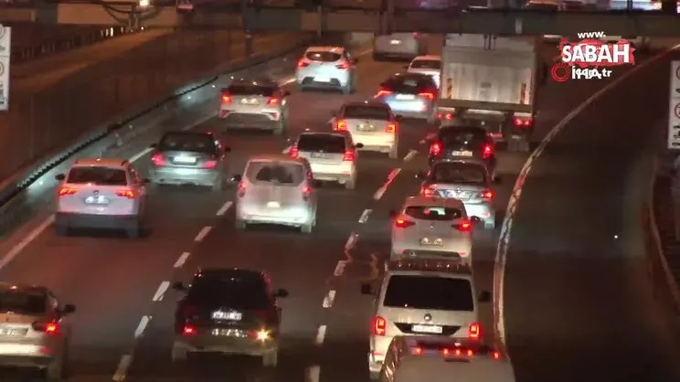 İstanbul'da okulların yeniden açılmasıyla sabah trafik yoğunluğu oluştu | Video