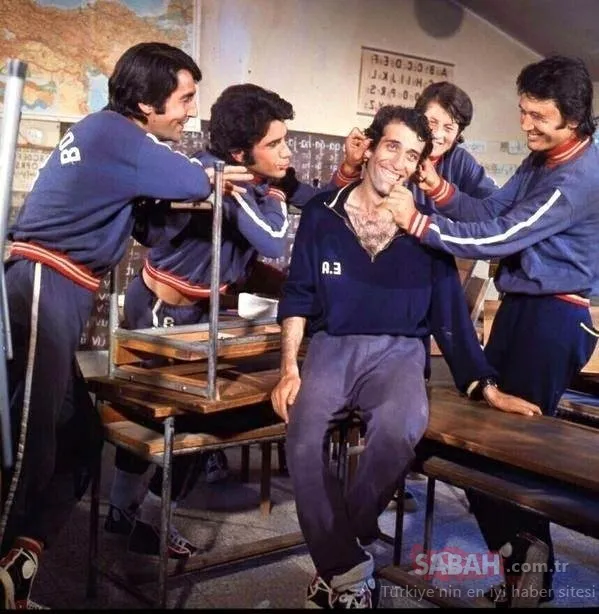 Yeşilçam efsanelerini hiç böyle görmediniz! Arşivden çıkan bu fotoğraflar gülümsetirken hüzünlendirecek! Kemal Sunal, Cüneyt Arkın, Kadir İnanır, Hülya Koçyiğit, Türkan Şoray...