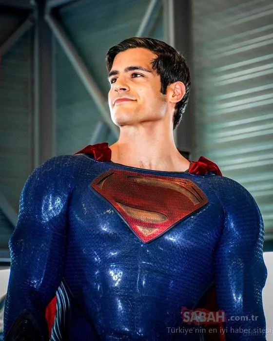 Süpermen karakterini canlandıran Clark Kent’e benzerliğiyle dikkat çeken Ahmet Yıldız İstanbul’un altını üstüne getirdi!