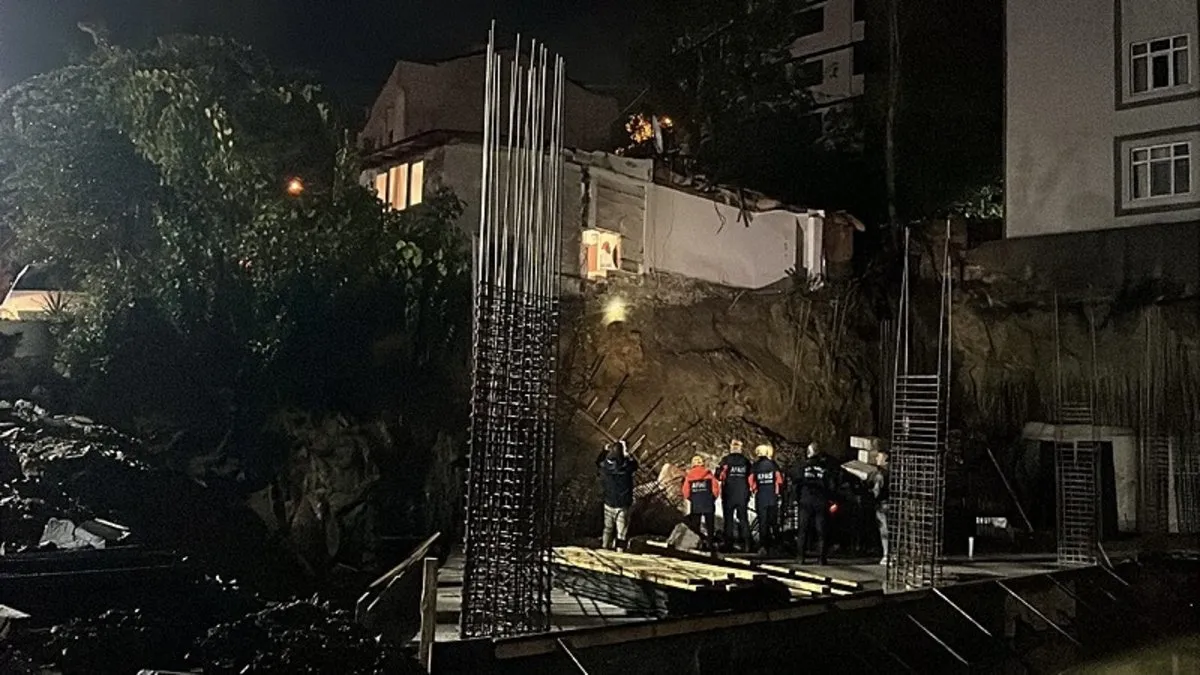 Kocaeli'de duvarı çöken bina boşaltıldı