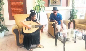 Zeki Müren’in udisi şarkılarla mutlu