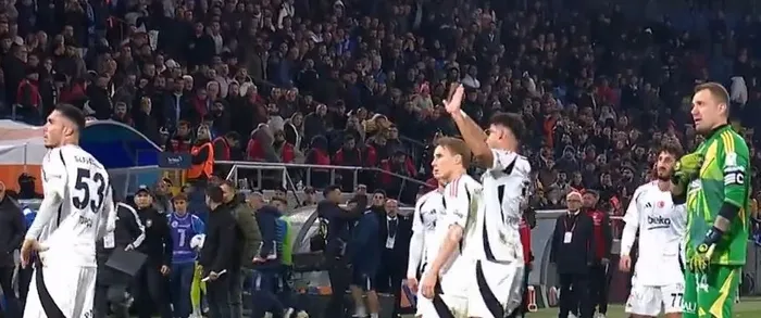 son-dakika-besiktasli-futbolculara-adanada-buyuk-tepki-taraftar-duruma-isyan-etti-1734369121165.jpg