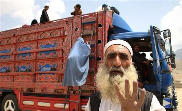 Afgan mülteciler ülkelerine geri döndü