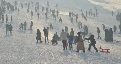 Güzeltepe kayak merkezinde akın ettiler