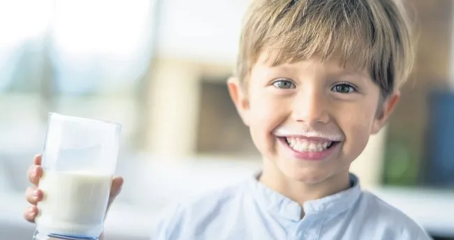 Çocuklar ve ergenler günde 4 porsiyon süt tüketmeli