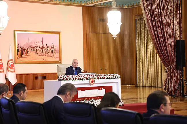 son-dakika-imrali-tutanaklari-ilk-kez-aciklandi-surec-komisyonunda-okundu-ozerklik-ayri-devlet-federasyon-tale-1764869937356.jpeg SON DAKİKA | İmralı tutanakları ilk kez açıklandı! Süreç komisyonunda okundu: Özerklik, ayrı devlet, federasyon talebimiz yok
