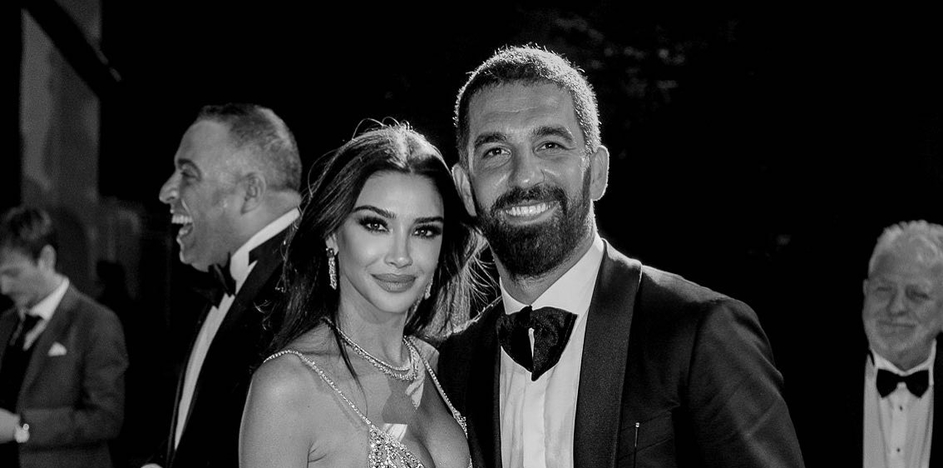 Arda Turan’dan eşi Aslıhan Doğan Turan’a romantik kutlama! İyi ki çocuklarımın annesisin