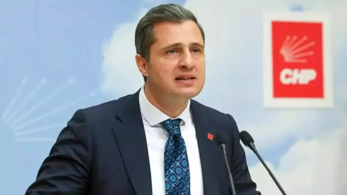 CHP’li Yücel ve Bakan, trafik kazası geçirdi CHP’li Yücel ve Bakan, trafik kazası geçirdi