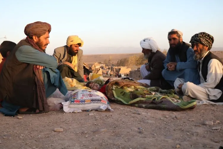 Korkunç depremlerle sarsılan Afganistan’da bilanço giderek ağırlaşıyor! Ölü sayısı 2 bini aştı