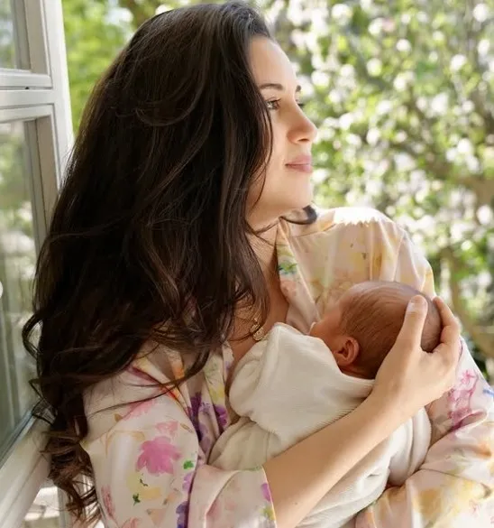 Karsu anne oldu! Haberi böyle duyurdu: Oğluna verdiği isim sosyal medyanın diline düştü!