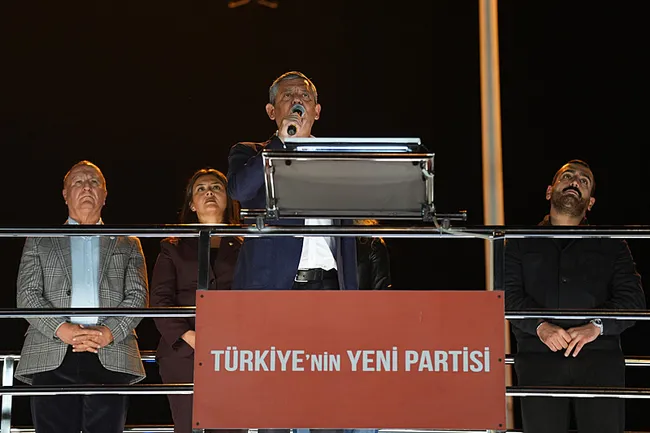 son-dakika-ozgur-ozelden-a-habere-tehdit-muhalefetin-tehdit-siyasetine-tepki-yagdi-yerli-ve-milli-medya-konfor-1792663268875.jpeg SON DAKİKA… Özgür Özel A Haber’i hedef gösterdi! Muhalefetin tehdit siyasetine tepki yağdı: Yerli ve milli medya konforlarını bozdu!