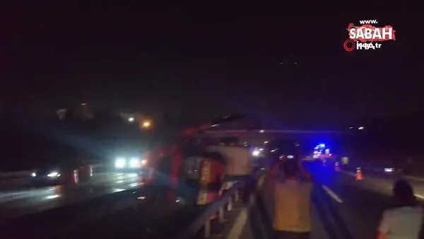 Kocaeli'de TEM'de kaza yapan TIR yola devrildi 1 saat trafik durdu