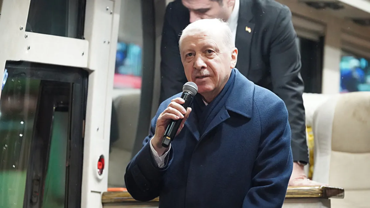 Başkan Erdoğan, memleketi Rize’nin Güneysu ilçesinde vatandaşlara hitap etti Başkan Erdoğan, memleketi Rize’nin Güneysu ilçesinde vatandaşlara hitap etti