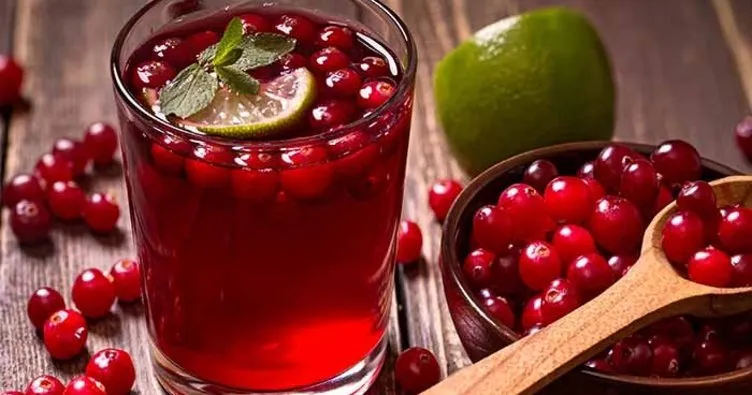 Cranberry diğer adıyla ’turna yemişi’ suyu kadınlara şifa dağıtıyor