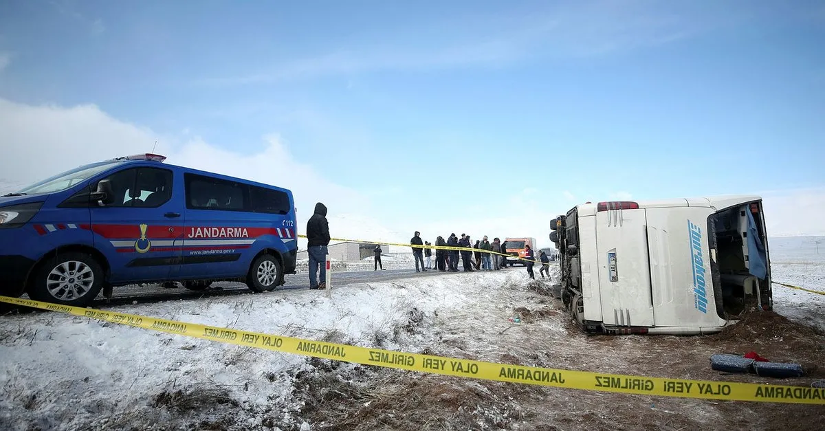 Kayseri De Otobus Sarampole Devrildi Cok Sayida Yarali Var Son Dakika Haberler