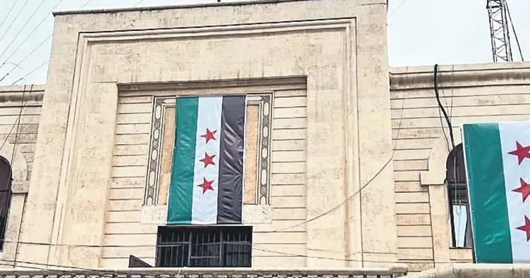 Haseke’ye Suriye bayrağı çekildi