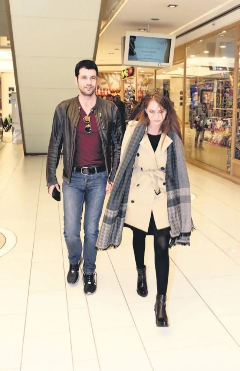 Keremcem Ile Ezgi Asaroglu Ndan Ilan I Ask Sayfa 6 Magazin Haberleri