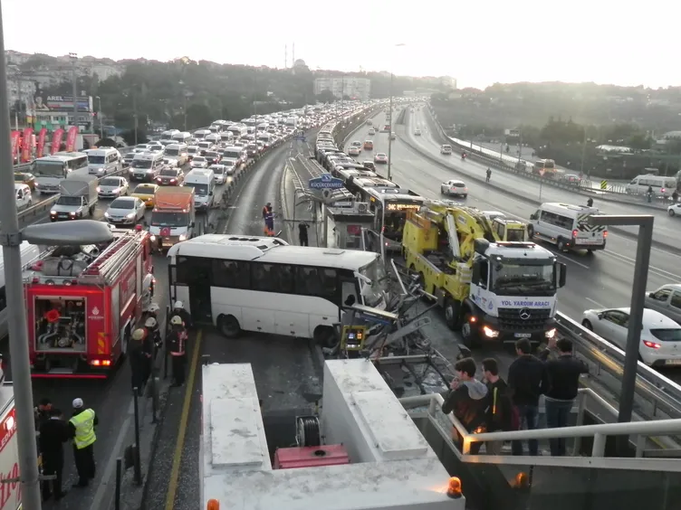Metrobüs yolunda kaza