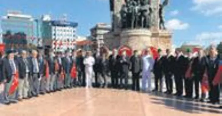 Taksim Anıtı’nda tören düzenlendi