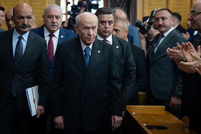 son-dakika-mhp-lideri-devlet-bahceliden-ozgur-ozele-cagri-atese-korukle-gitmemeli-1780992735877.jpg Son dakika | MHP lideri Devlet Bahçeli'den Özgür Özel'e çağrı: Ateşe körükle gitmemeli