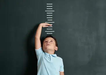 Boy kısalığı her zaman hastalık değil! Ailelerin bilmesi gereken önemli detay
