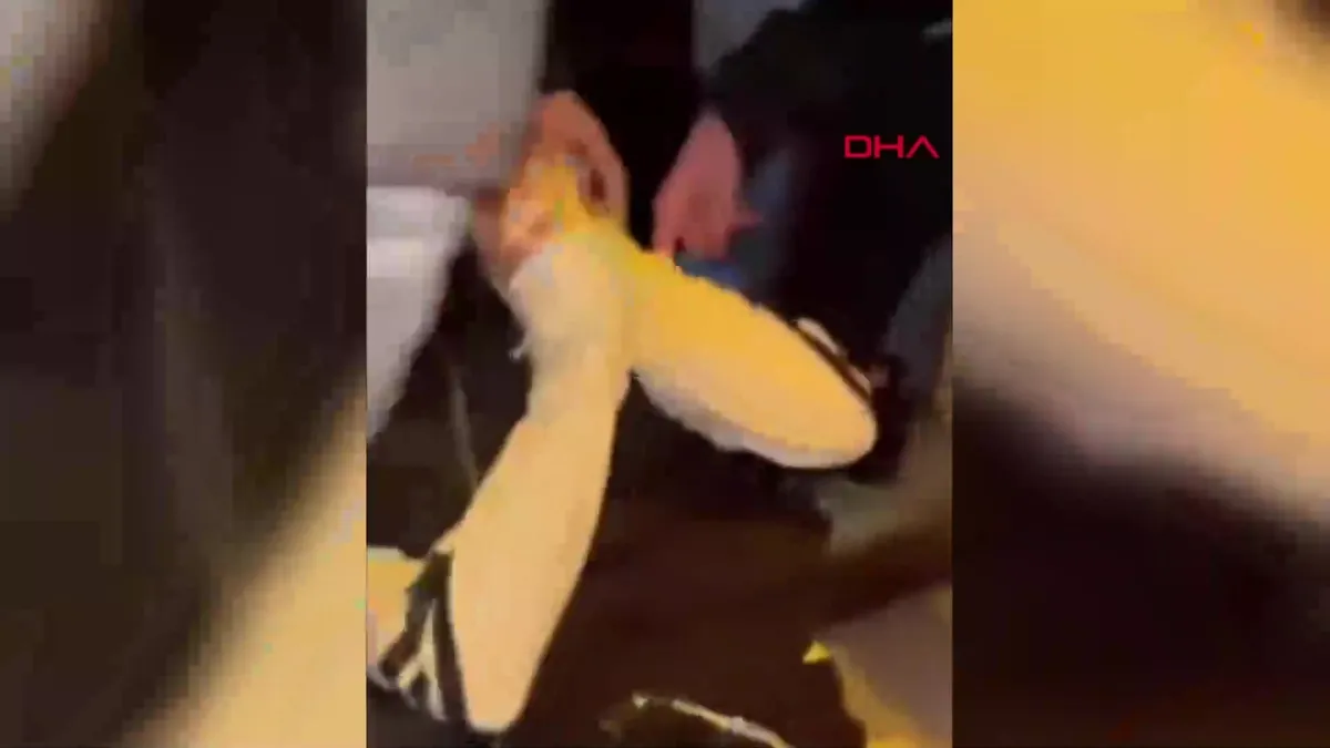 İstanbul’da elleri ve ayakları bantlanarak akranları tarafından darp edildi | Video videosunu izle İstanbul’da elleri ve ayakları bantlanarak akranları tarafından darp edildi | Video videosunu izle