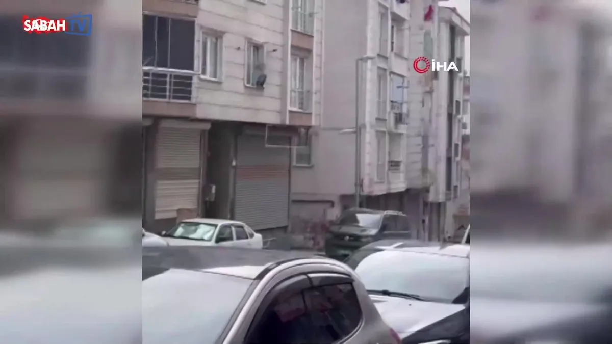 Kocasının darbedip eve kitlediği kadın kendini camdan aşağı attı! | Video videosunu izle Kocasının darbedip eve kitlediği kadın kendini camdan aşağı attı! | Video videosunu izle