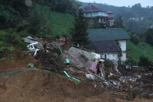 Rize’de heyelan: 2 ölü